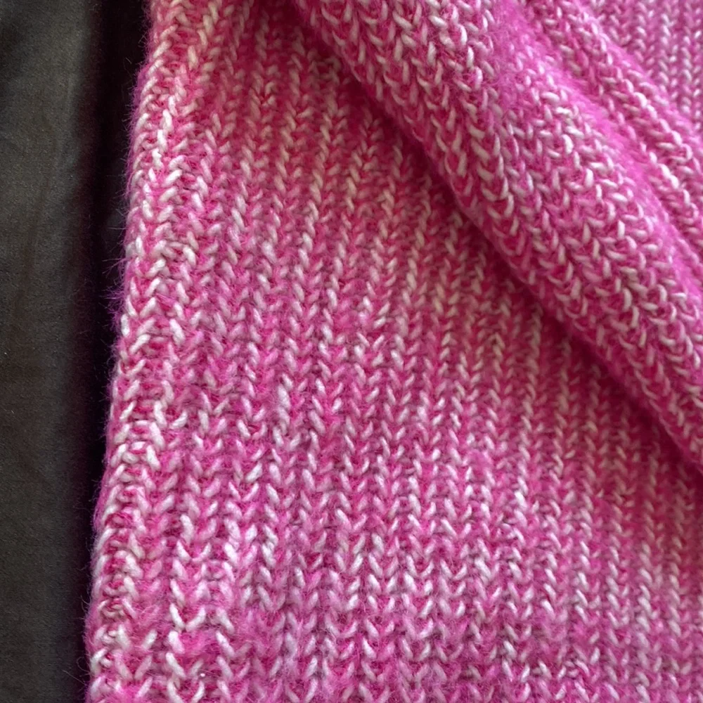 Pink cozy sweater - Picture 2 of 4